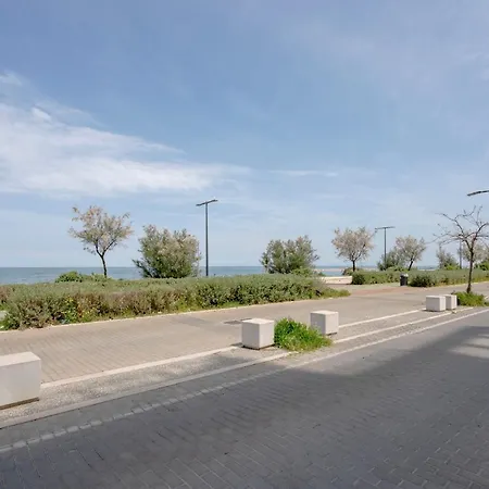 Guesthost - Seaside Apartament Bari